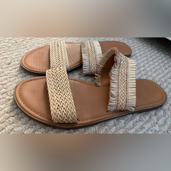 Universal Thread Sandals - Picture 8 of 10